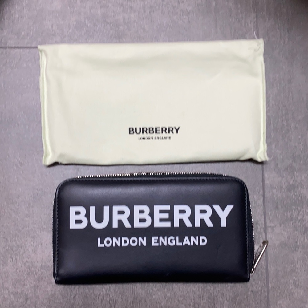 New with tags Authentic - Burberry Logo long zip around wallet in calf skin